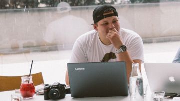 Pro koho je na Ambis Univerzitě vhodná distanční forma studia?